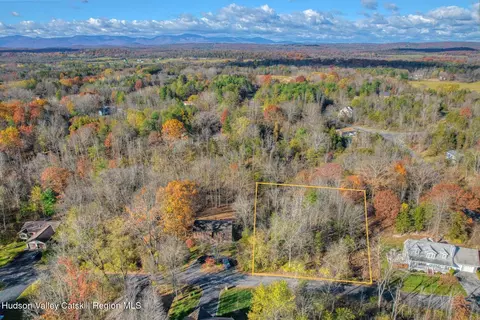 71 Derrick Von Brummel Cir, Athens, NY 12015