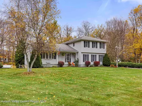 15 Ruby Meadows Rd, Lake Katrine, NY 12449