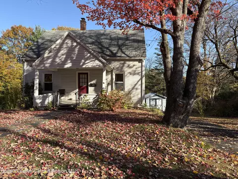28 N Manheim Blvd, New Paltz, NY 12561