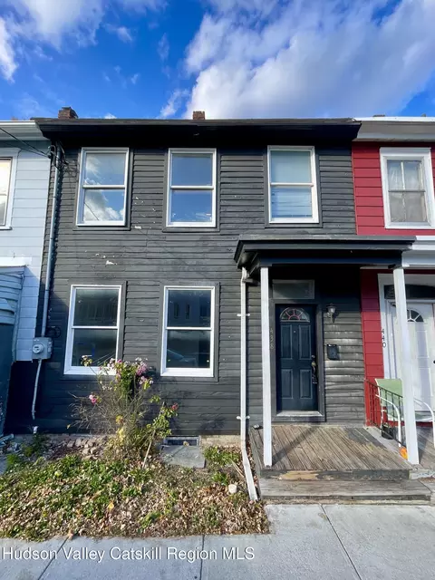 438 Carroll St, Hudson, NY 12534