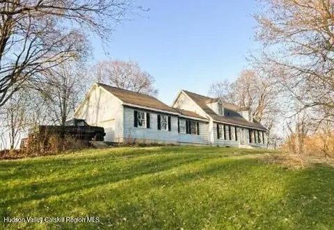 10 Calico Ln, Claverack, NY 12513