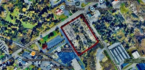 2 Merle Ave, Hudson, NY 12534