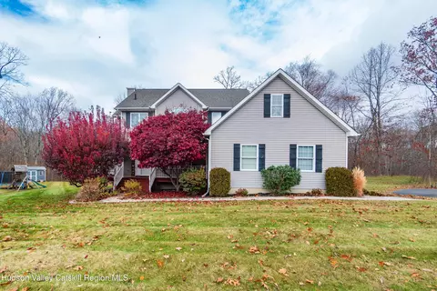 93 Glen Rock Cir, Highland, NY 12528