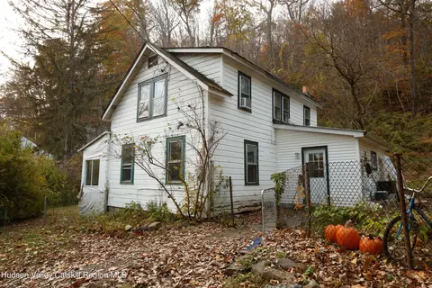 17 Hardenburgh Ln, Rosendale, NY 12472