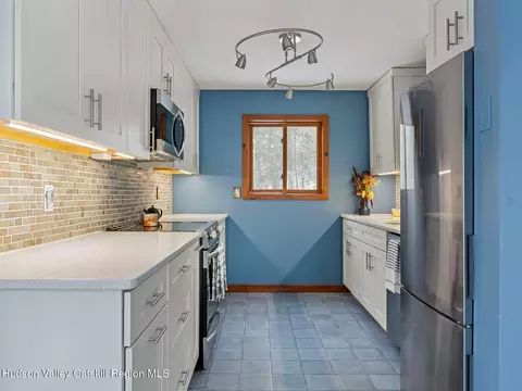 Kitchen - 652 Roaring Brook Ln, Highmount, NY 12441 photo 2 of 5