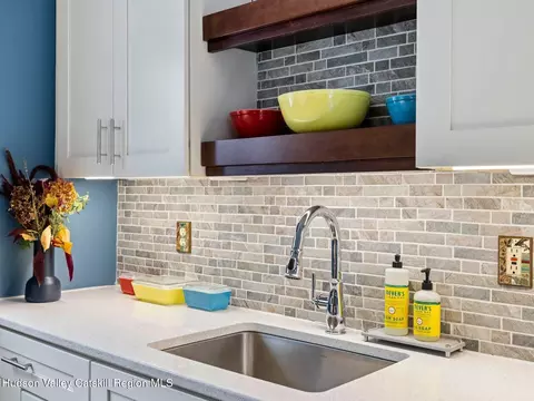 Kitchen - 652 Roaring Brook Ln, Highmount, NY 12441 photo 4 of 5