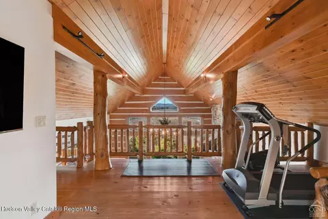 Entry Way - 22 The Loop, Windham, NY 12496 photo 1 of 2