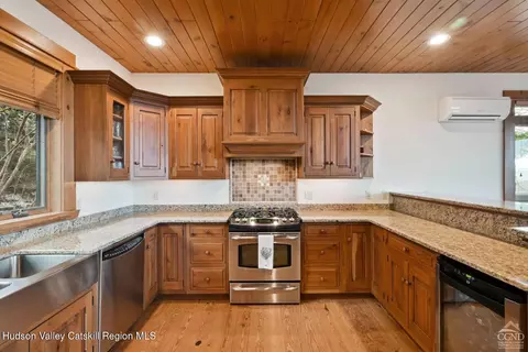 Kitchen - 22 The Loop, Windham, NY 12496 photo 2 of 3