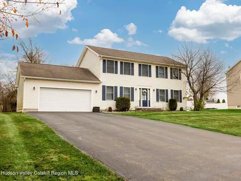 91 Canterbury Dr, Saugerties, NY 12477