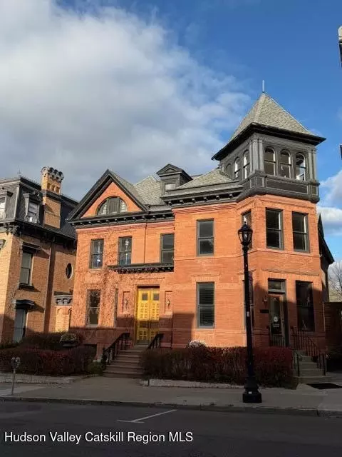 420 Warren St, Hudson, NY 12534