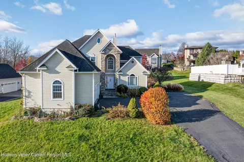 67 Latham Circle Cir, Saugerties, NY 12477