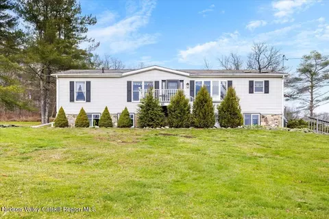 858 Stone Bridge Rd, Cornwallville, NY 12418