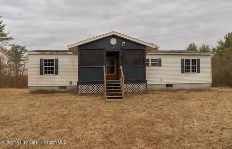70 Old Field Rd, New Baltimore, NY 12124