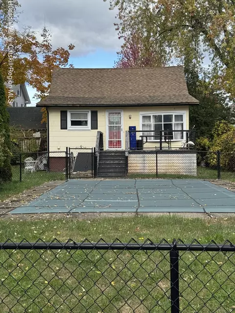 8 E Marie St, Hudson, NY 12534