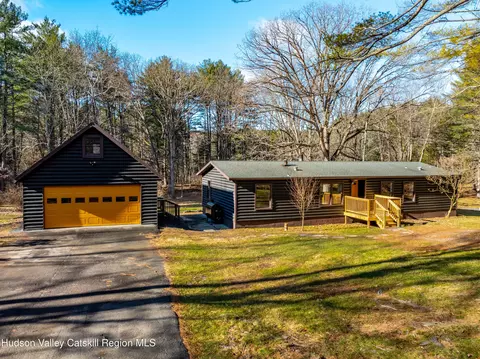 209 Circle Dr, Cairo, NY 12413