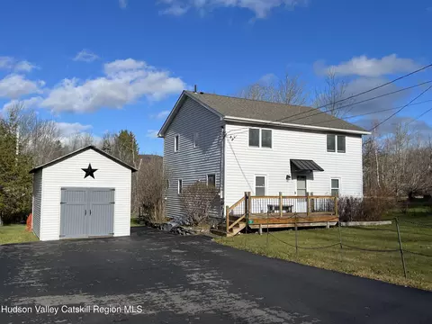 27 Grays Ln, Tannersville, NY 12485