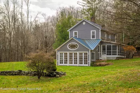 477 Fog Hill Rd, Austerlitz, NY 12017