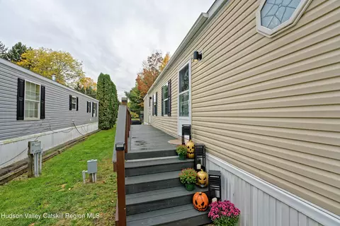 28 Matthew Dr #28, Castleton On Hudson, NY 12033