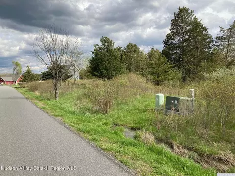 40 Travis Apt 262 Pl, Athens, NY 12015