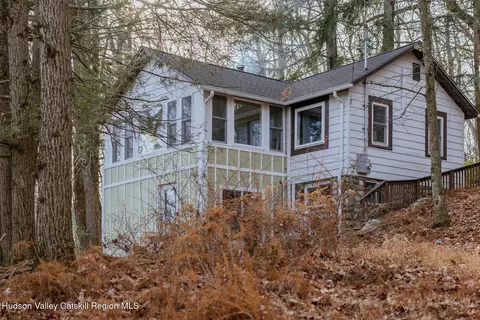 30 Cardinal Trl W, Wurtsboro, NY 12790