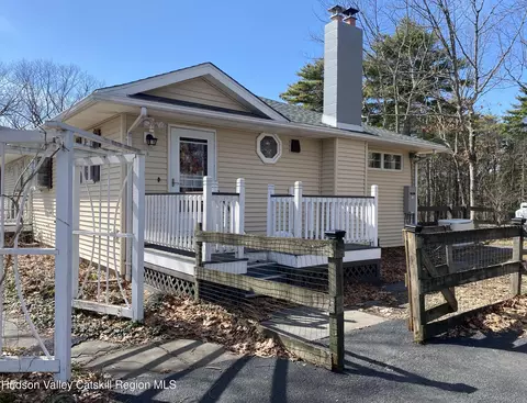 235 Stickles Ter, Kingston, NY 12401