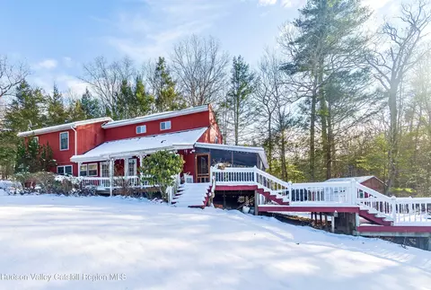 28 John Carle Rd, Saugerties, NY 12477