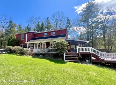 28 John Carle Rd, Saugerties, NY 12477