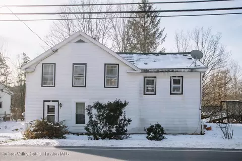 31 Albany Tpke, Chatham, NY 12037