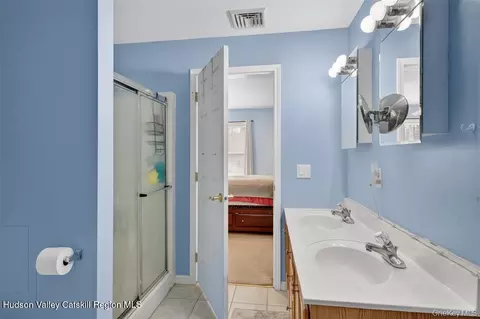 Bath - 15 Wright Ave, Hyde Park, NY 12538 photo 2 of 3