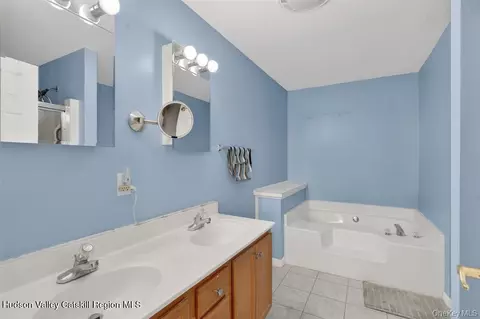Bath - 15 Wright Ave, Hyde Park, NY 12538 photo 1 of 3