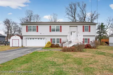 15 Wright Ave, Hyde Park, NY 12538