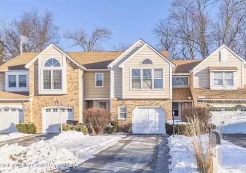 5 Cottonwood Cir, Saugerties, NY 12477