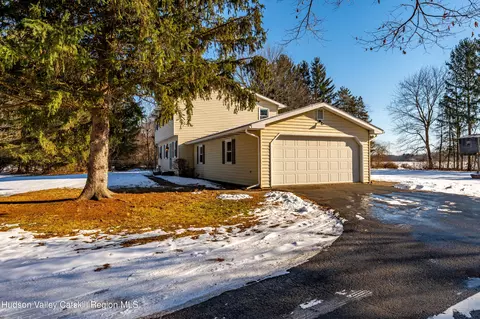 40 Balmoral Ct, Valatie, NY 12184 photo 6
