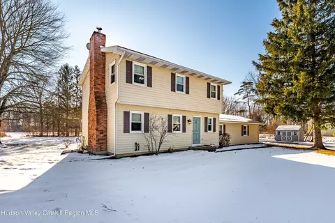 40 Balmoral Ct, Valatie, NY 12184 photo 2
