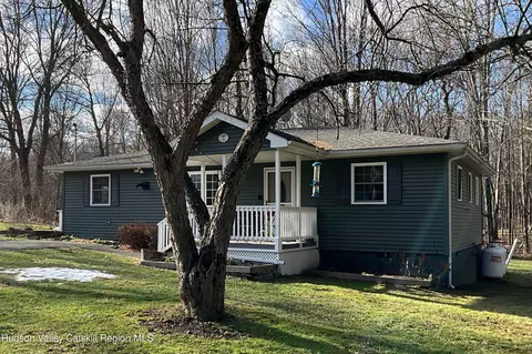 7 Gardiner Park Rd, New Paltz, NY 12561