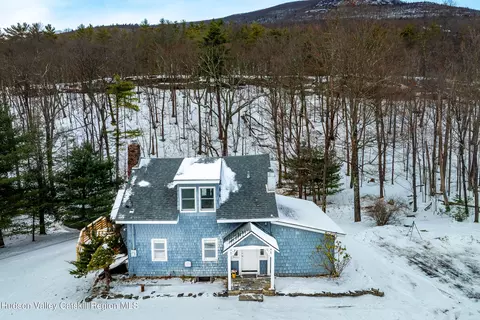 257 W Saugerties Rd, Woodstock, NY 12498