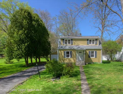 17 Spencer Blvd, Coxsackie, NY 12051