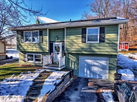 52 N Franklin St, Athens, NY 12015