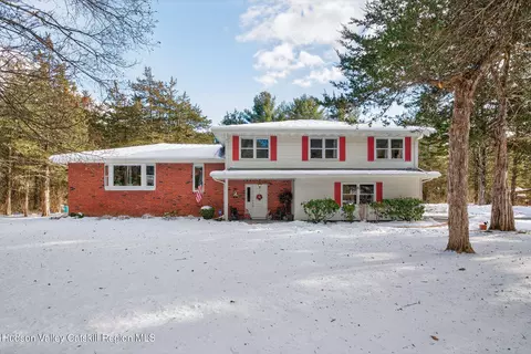 15 Royal Oak Rd, Stone Ridge, NY 12484