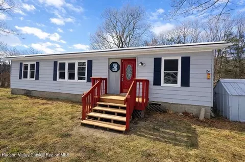 51 Stone Jug Rd, Craryville, NY 12521
