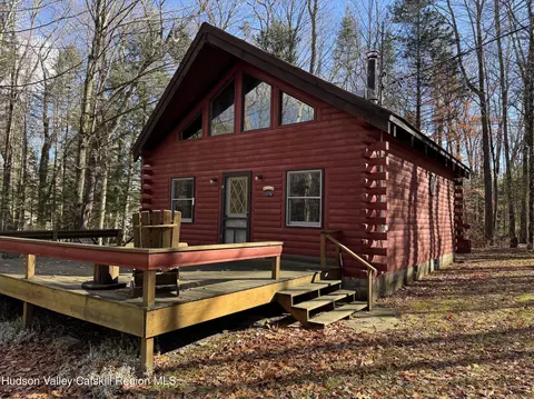 125 W Stoner Lake Rd, Caroga, NY 12032