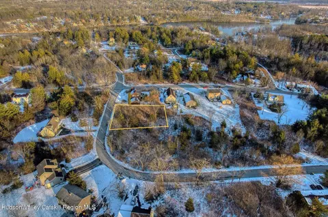 109 Rip Van Winkle Dr, Coxsackie, NY 12051
