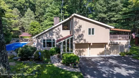 68 Tall Oaks Dr, Kingston, NY 12401