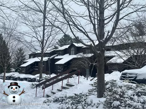 73 Liftside Dr #B-14, Hunter, NY 12442