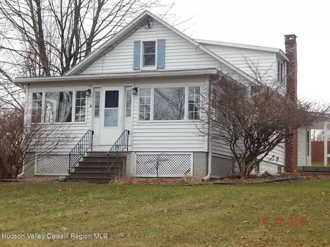 118 Ingalside Dr, Greenville, NY 12083