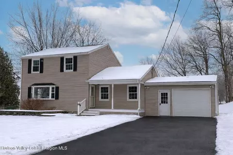 13 James St, Hudson, NY 12534