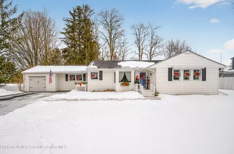 64 Broad St, Kinderhook, NY 12106