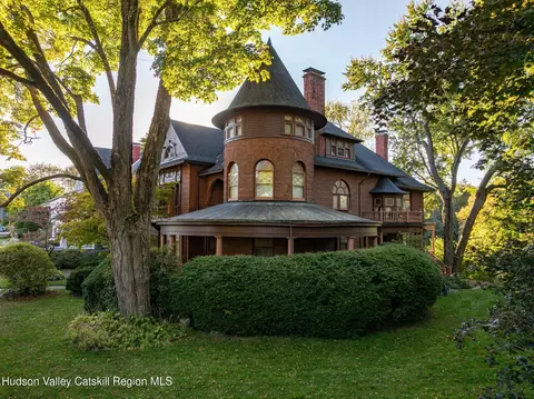 77 W Chestnut St, Kingston, NY 12401