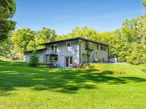 78 Van De Bogart Rd, Woodstock, NY 12498