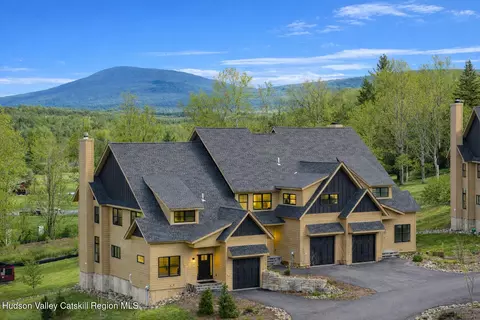 10 Stonewall Ln, Windham, NY 12496